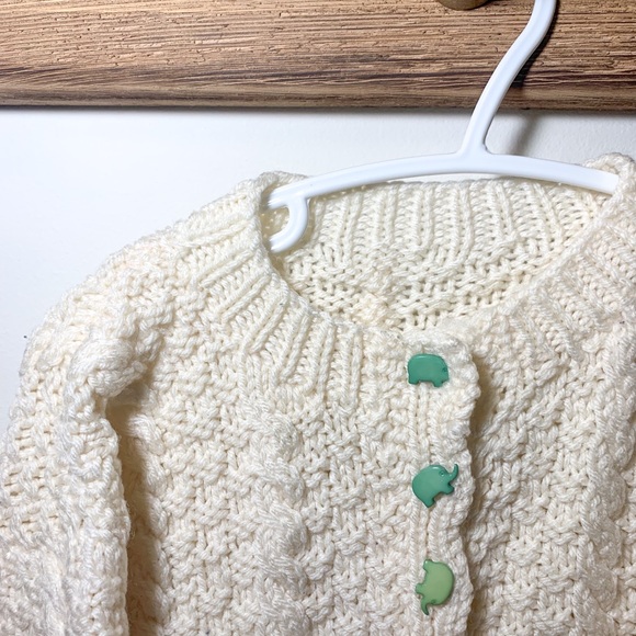 Hand knit baby sweater with elephant buttons - Picture 3 of 3